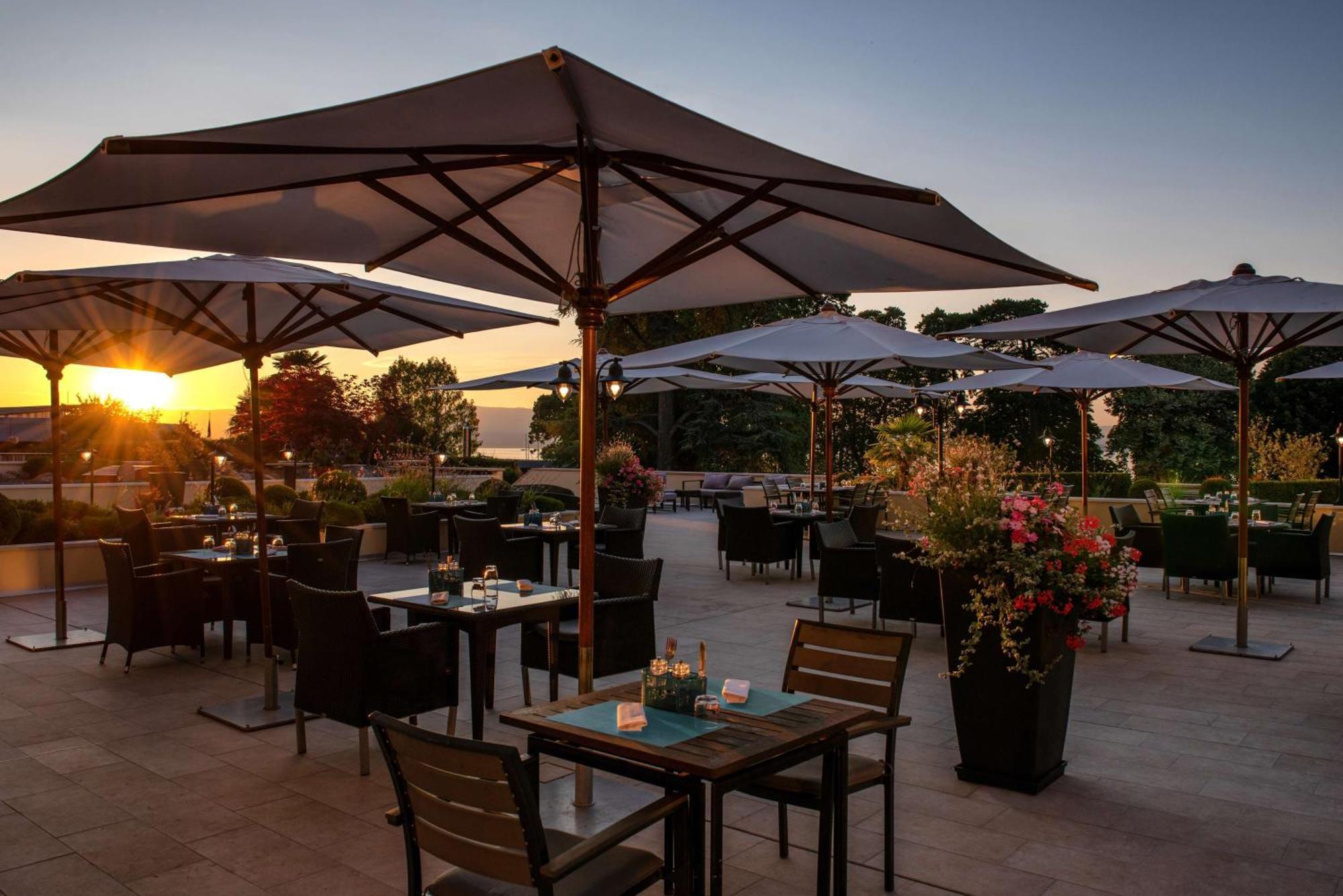 Hilton Evian Les Bains Hotel Exterior foto