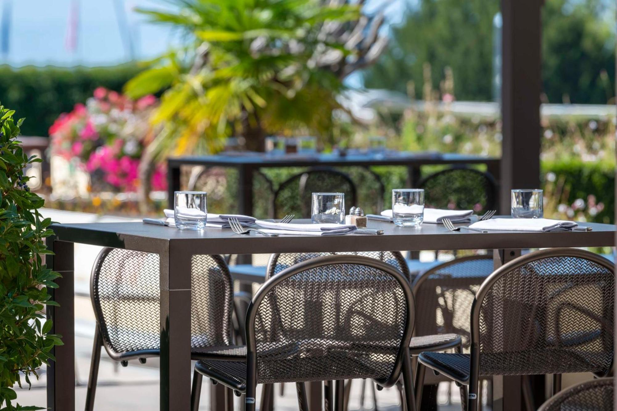 Hilton Evian Les Bains Hotel Exterior foto